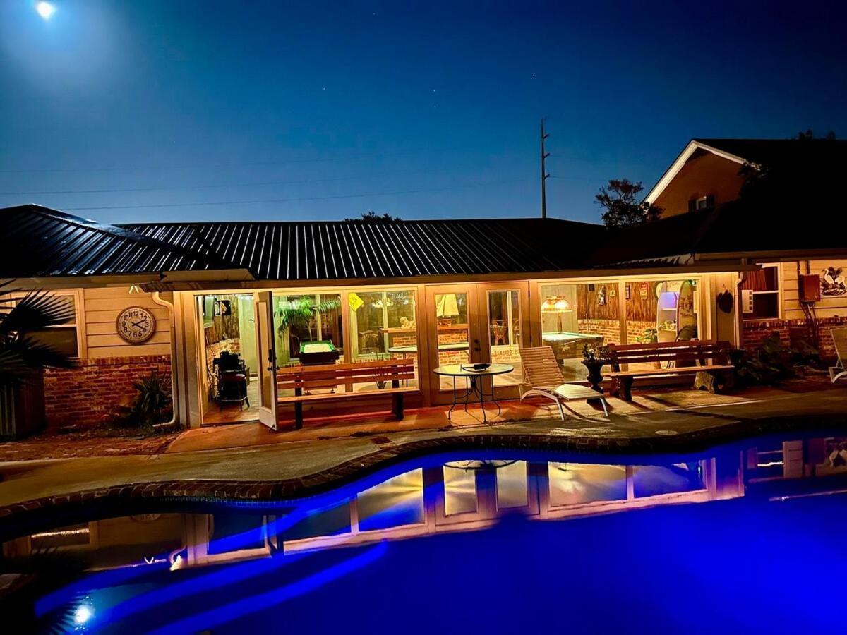 Doc's - 10,000 Sq Ft Of Louisiana Luxury *
