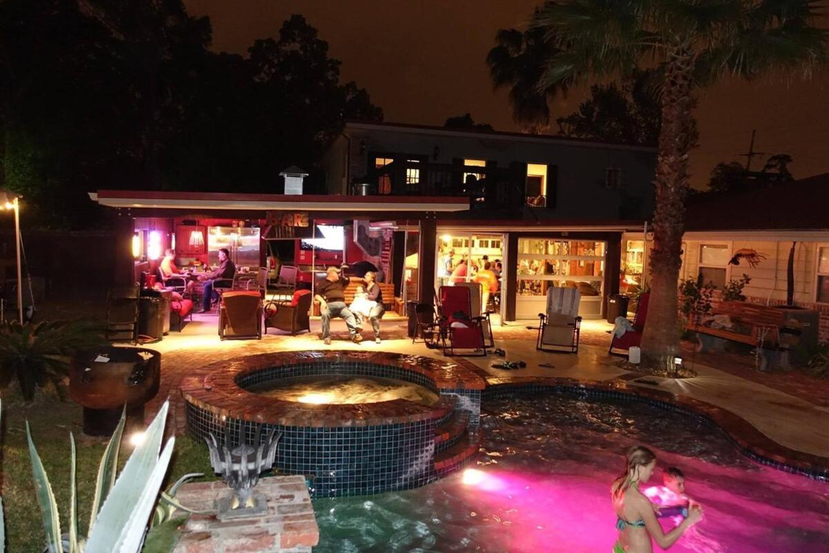Doc's - 10,000 Sq Ft Of Louisiana Luxury *