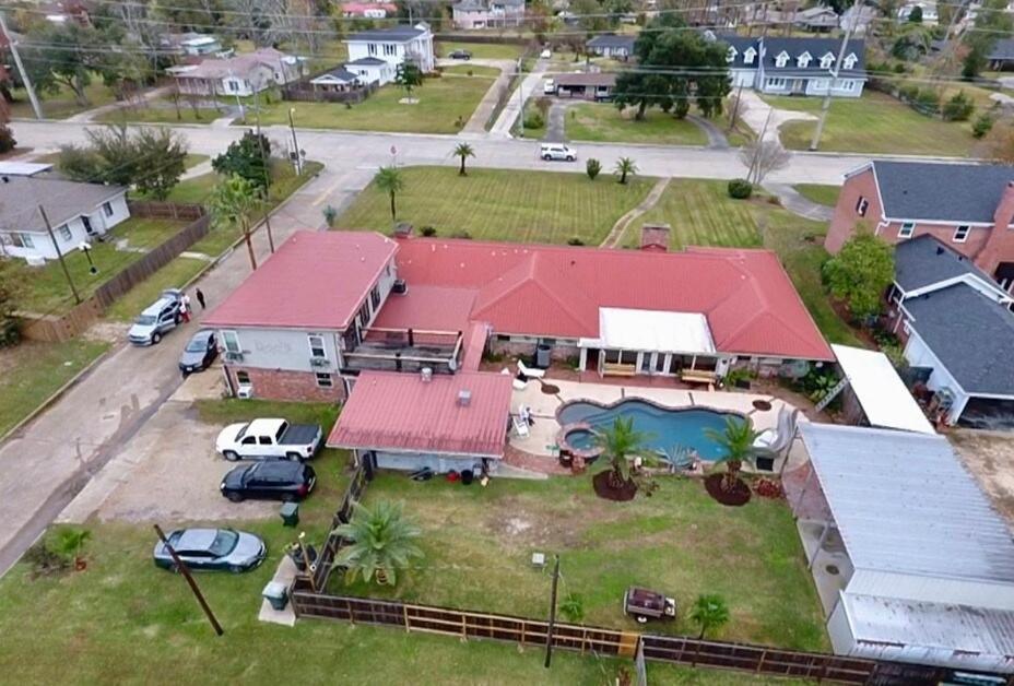 Doc's - 10,000 Sq Ft Of Louisiana Luxury