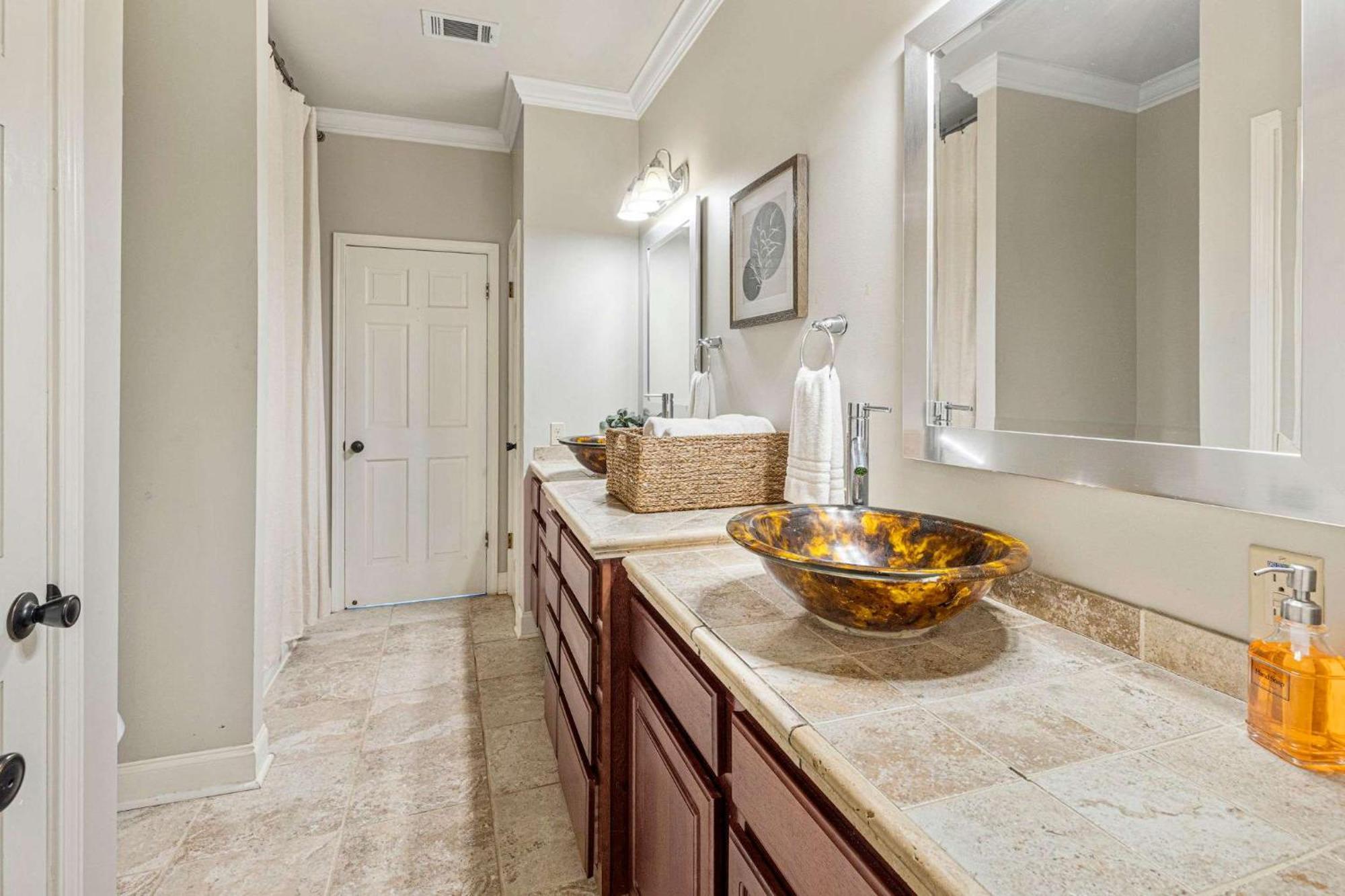 Modern Spacious 3 Bedroom Holiday home Lake Charles