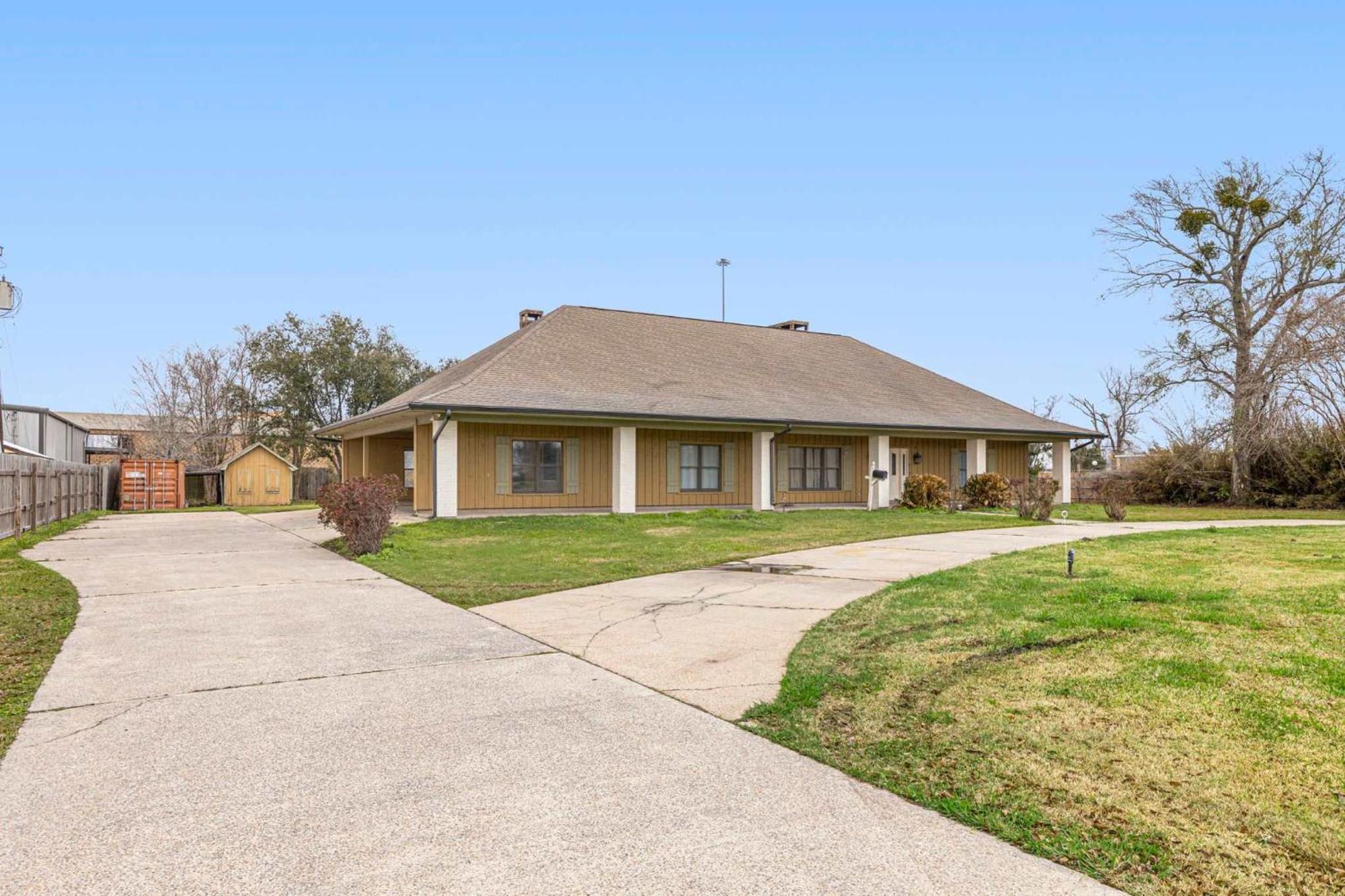 Modern Spacious 3 Bedroom Lake Charles
