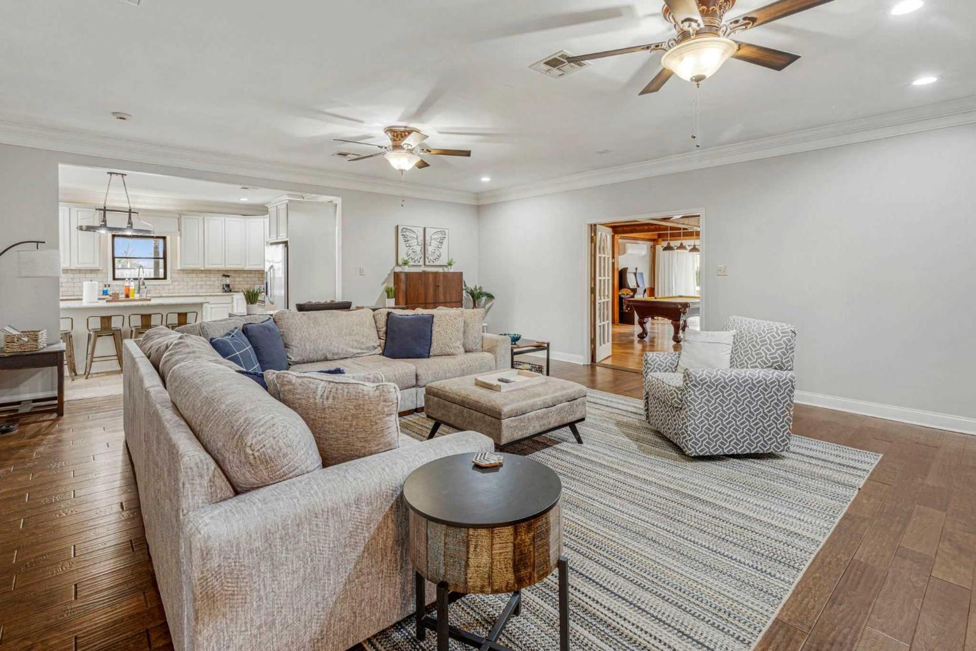 Modern Spacious 3 Bedroom *