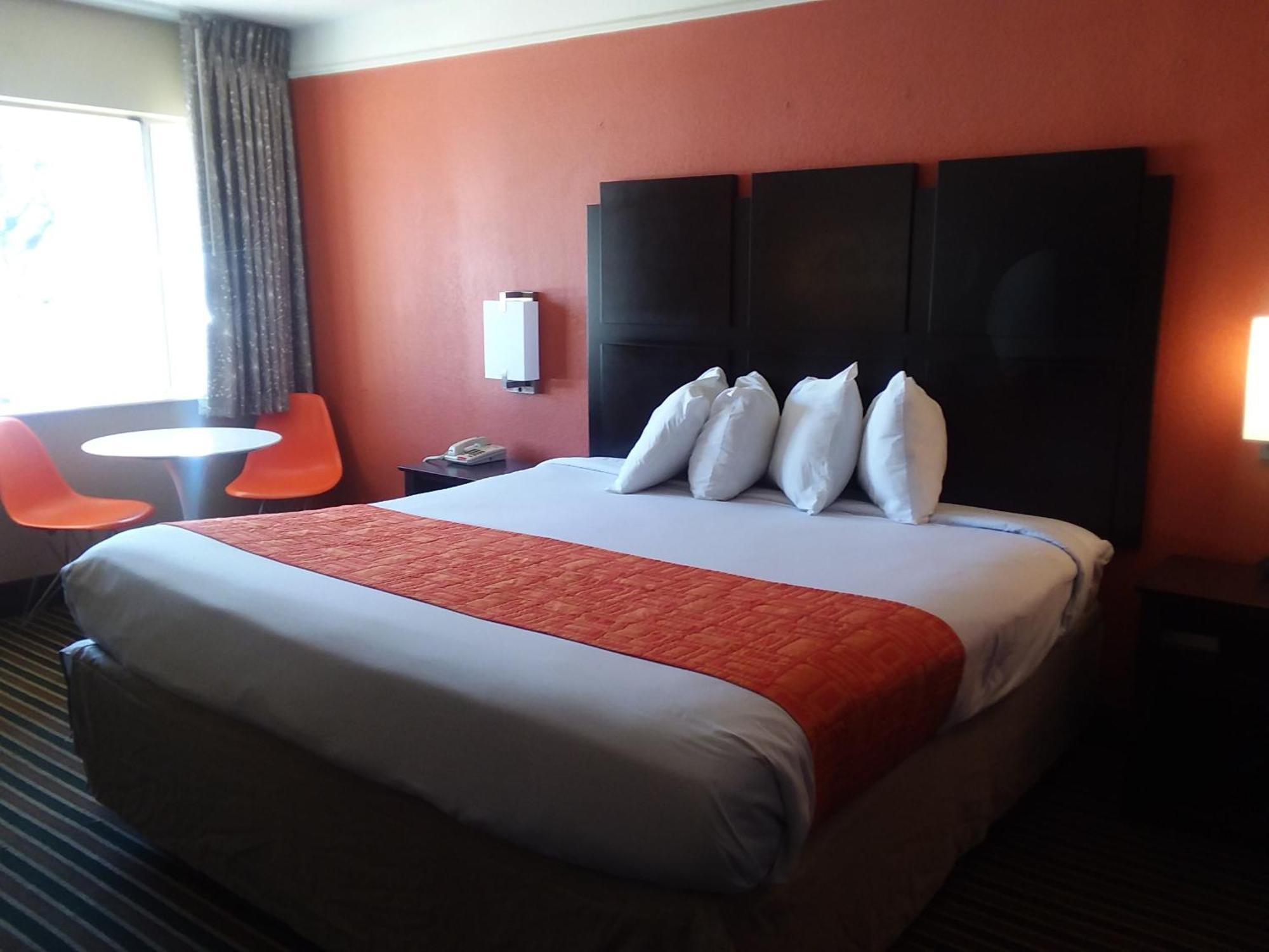 Hotel Howard Johnson By Wyndham Historic Charles Lake Charles