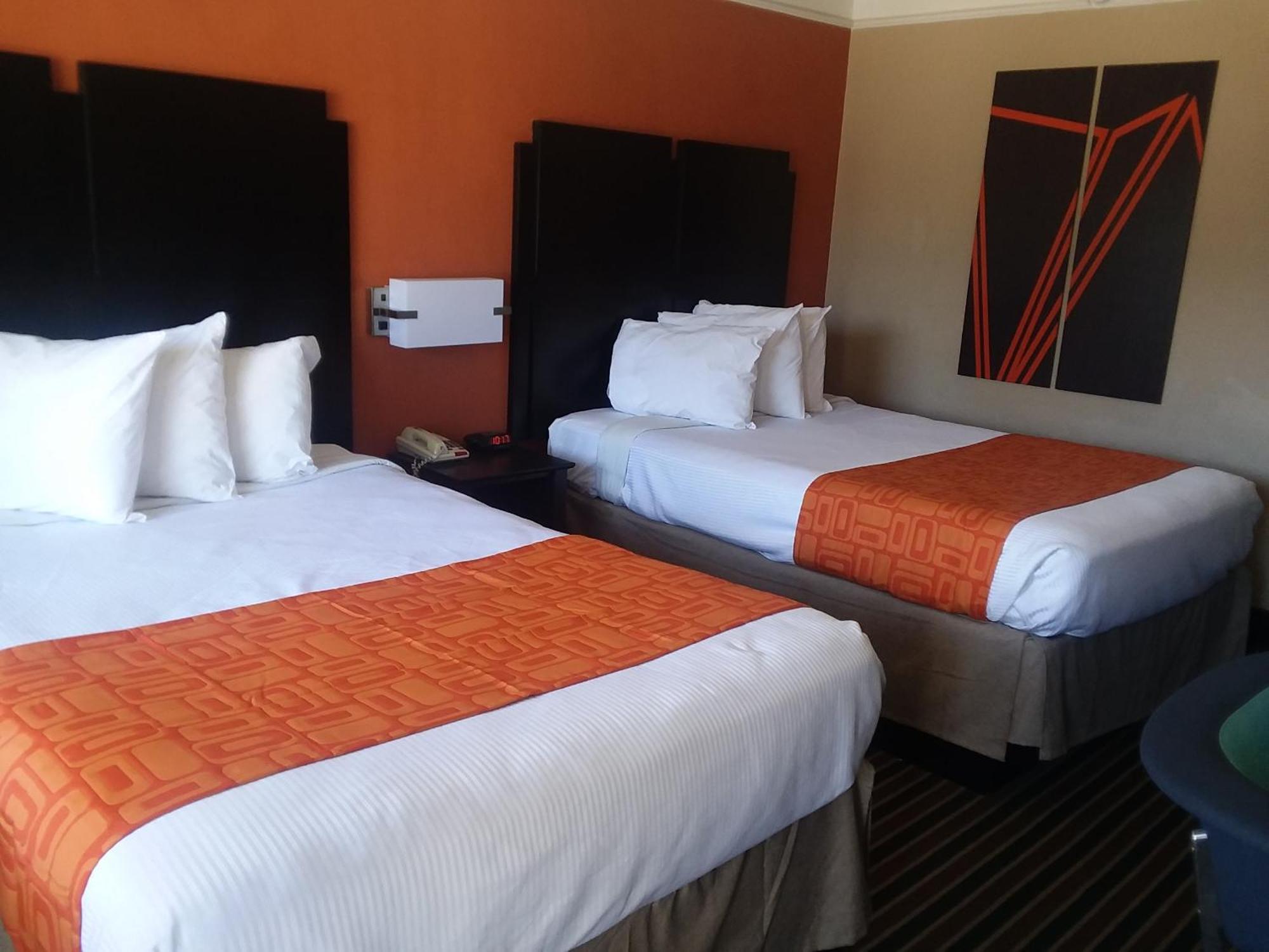 Hotel Howard Johnson By Wyndham Historic Charles 2*