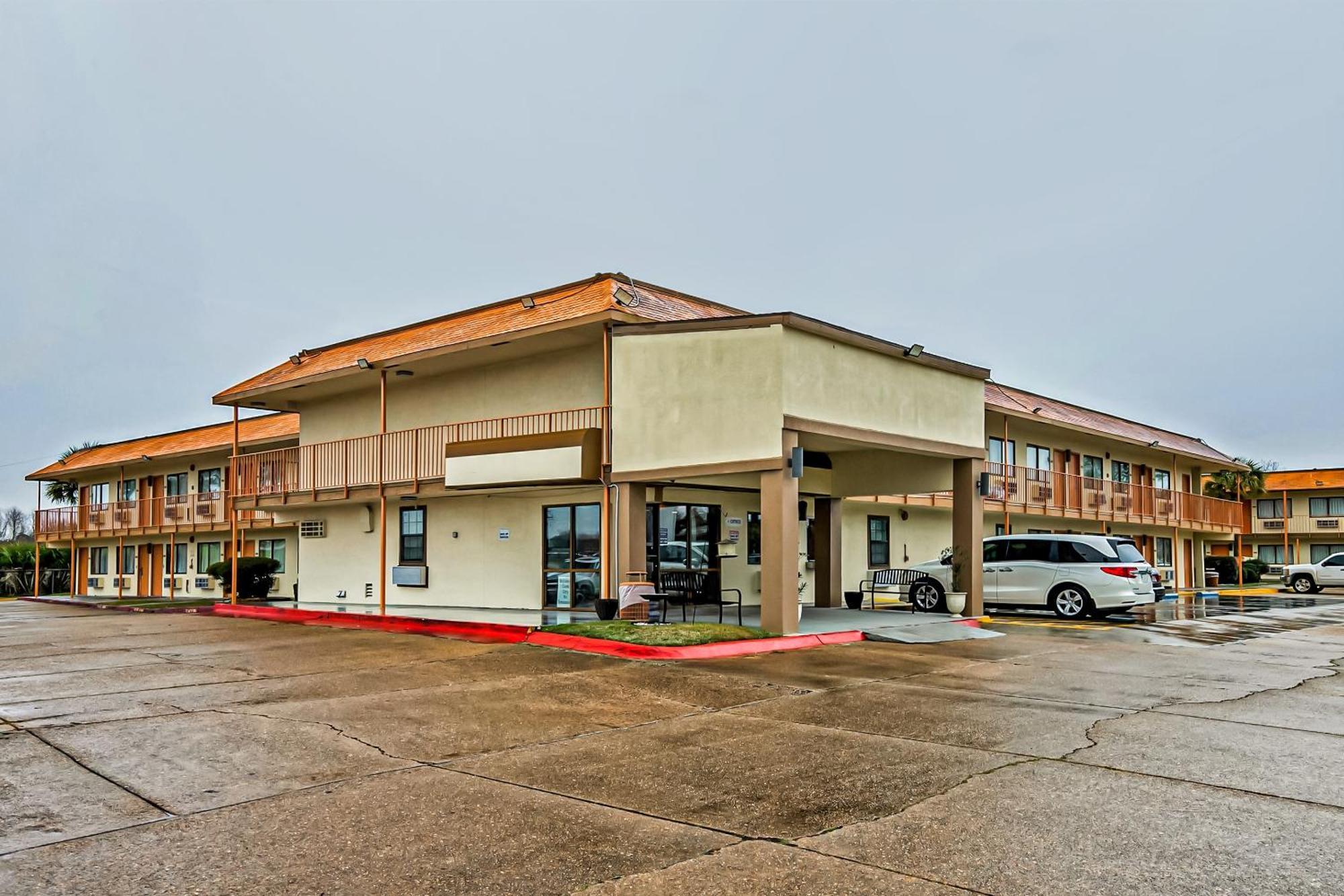 Oyo Charles Hwy 10 2*
