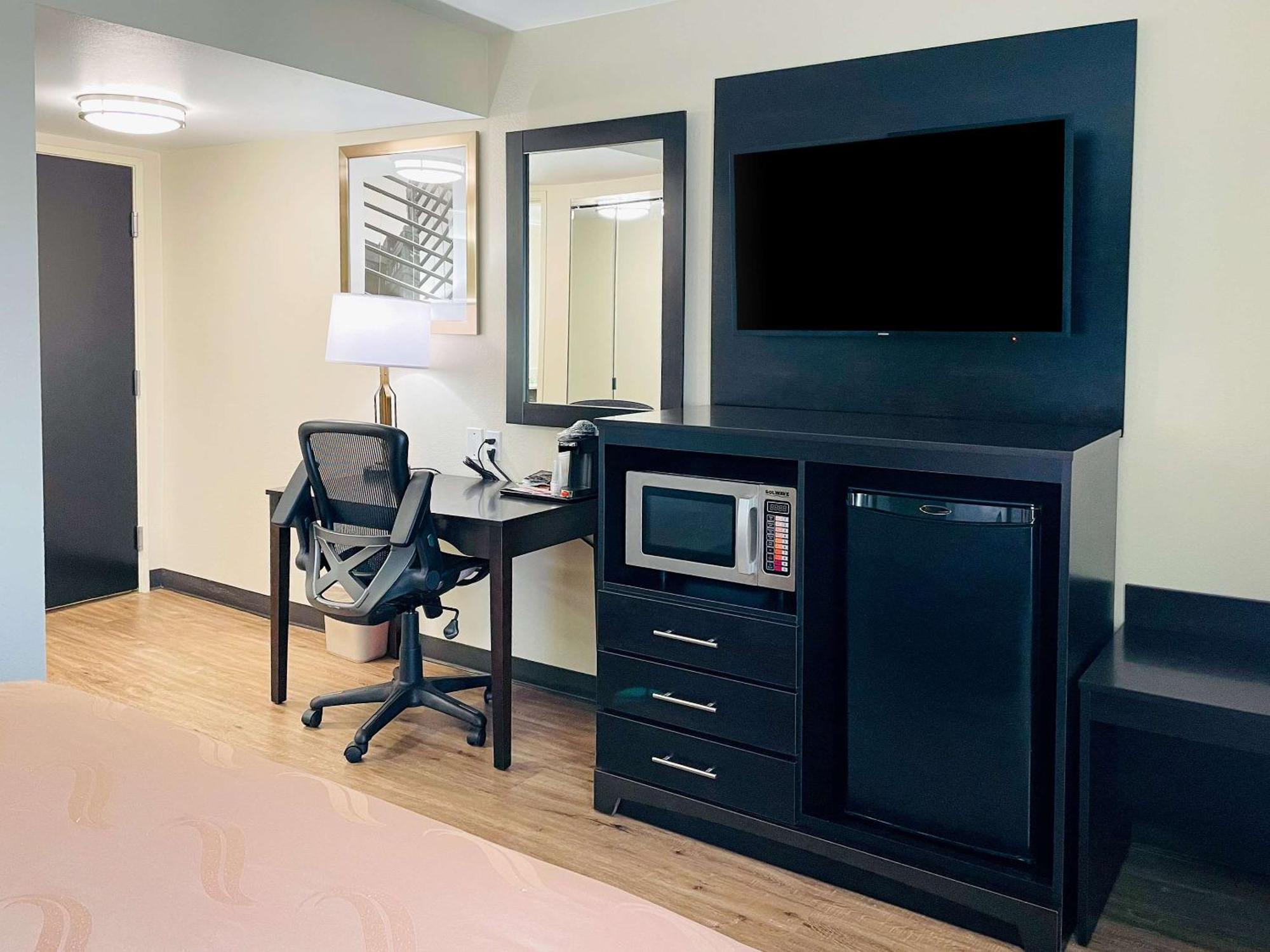 Quality & Charles South Hotel