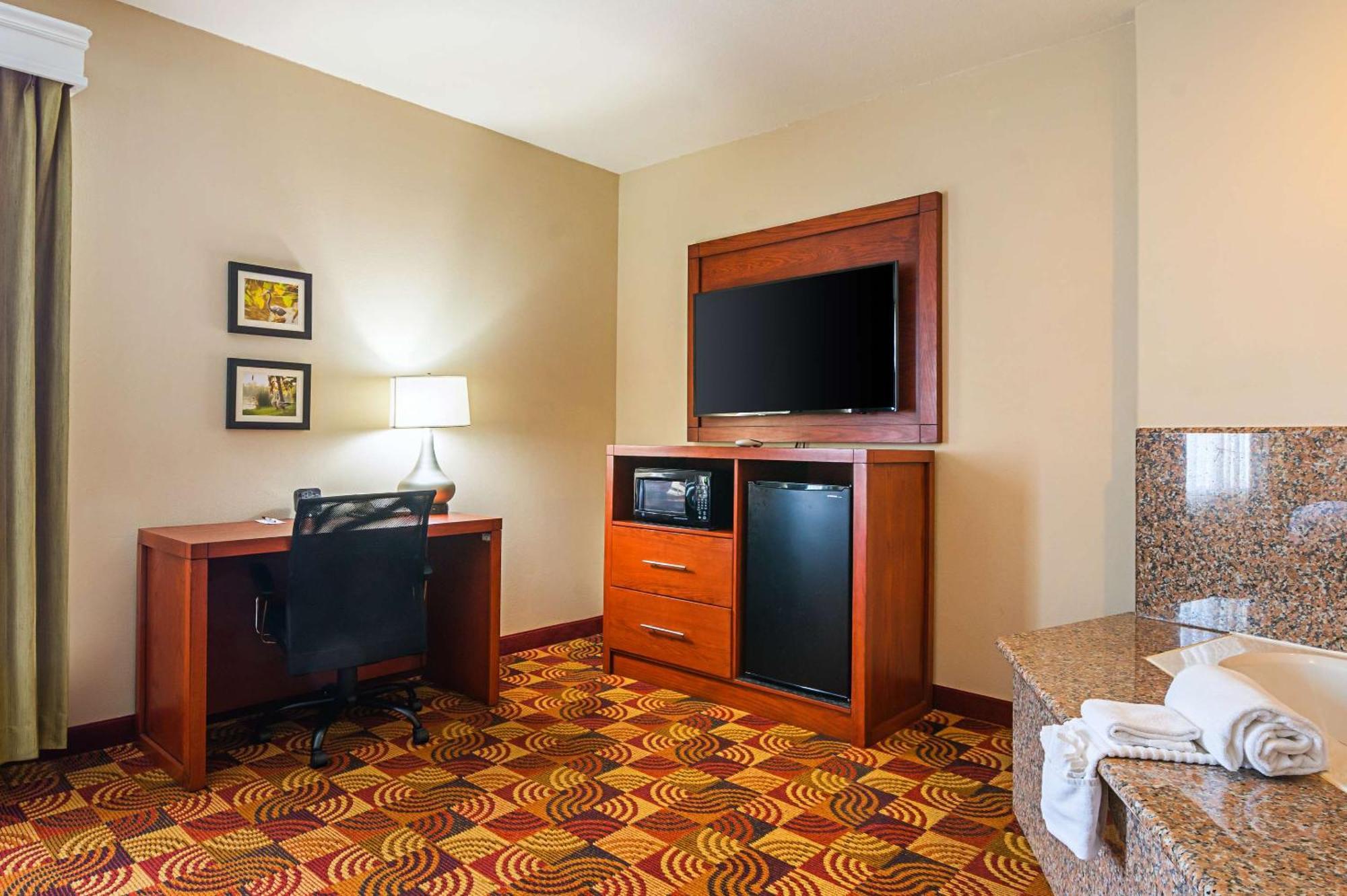 Comfort Charles 3* Lake Charles