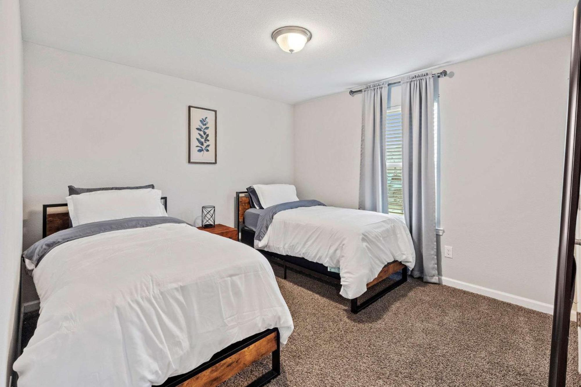 4 Bedroom With Hot Tub In Charles La Holiday home *