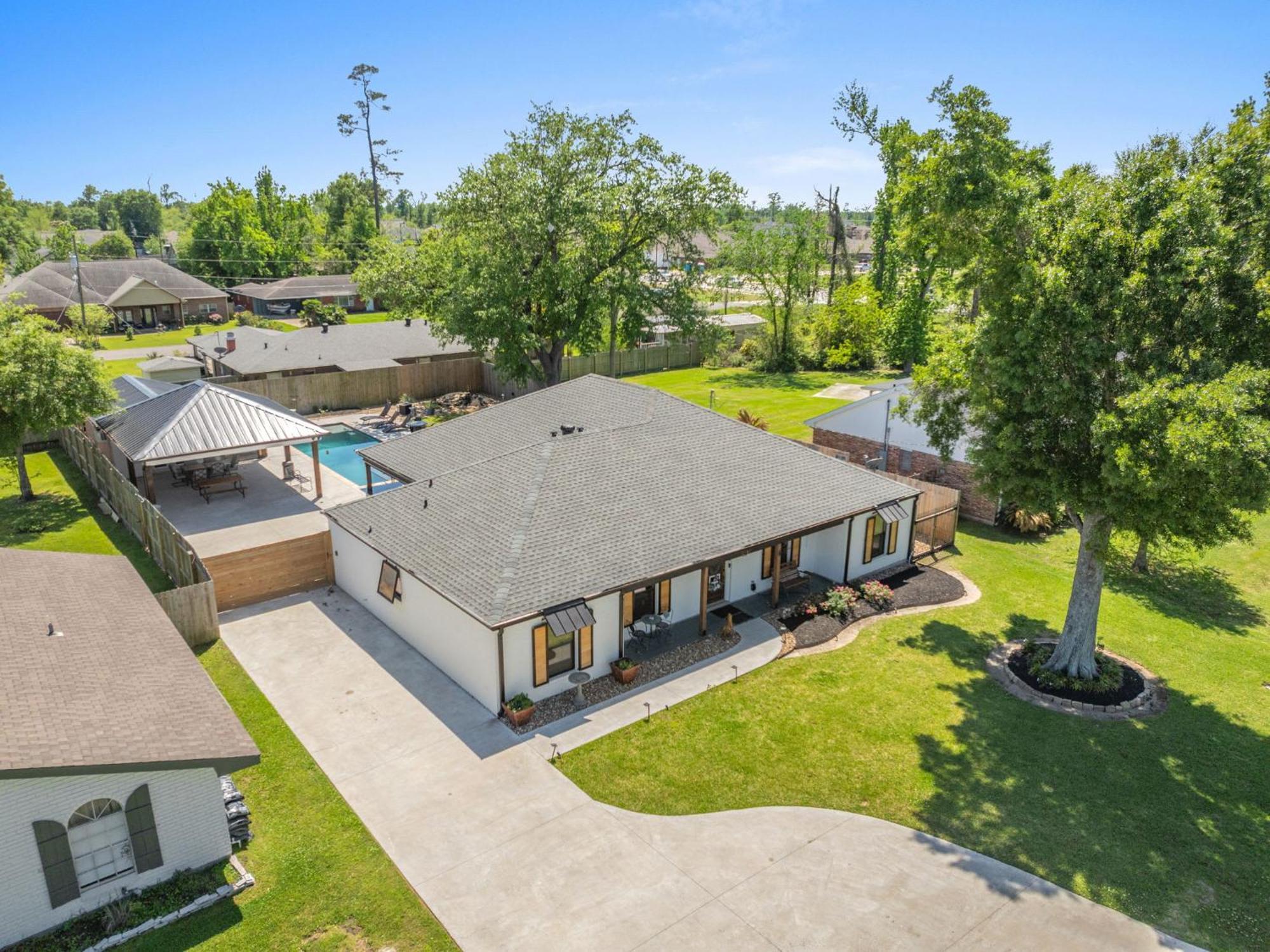 3 Bedroom With Pool Lake Charles