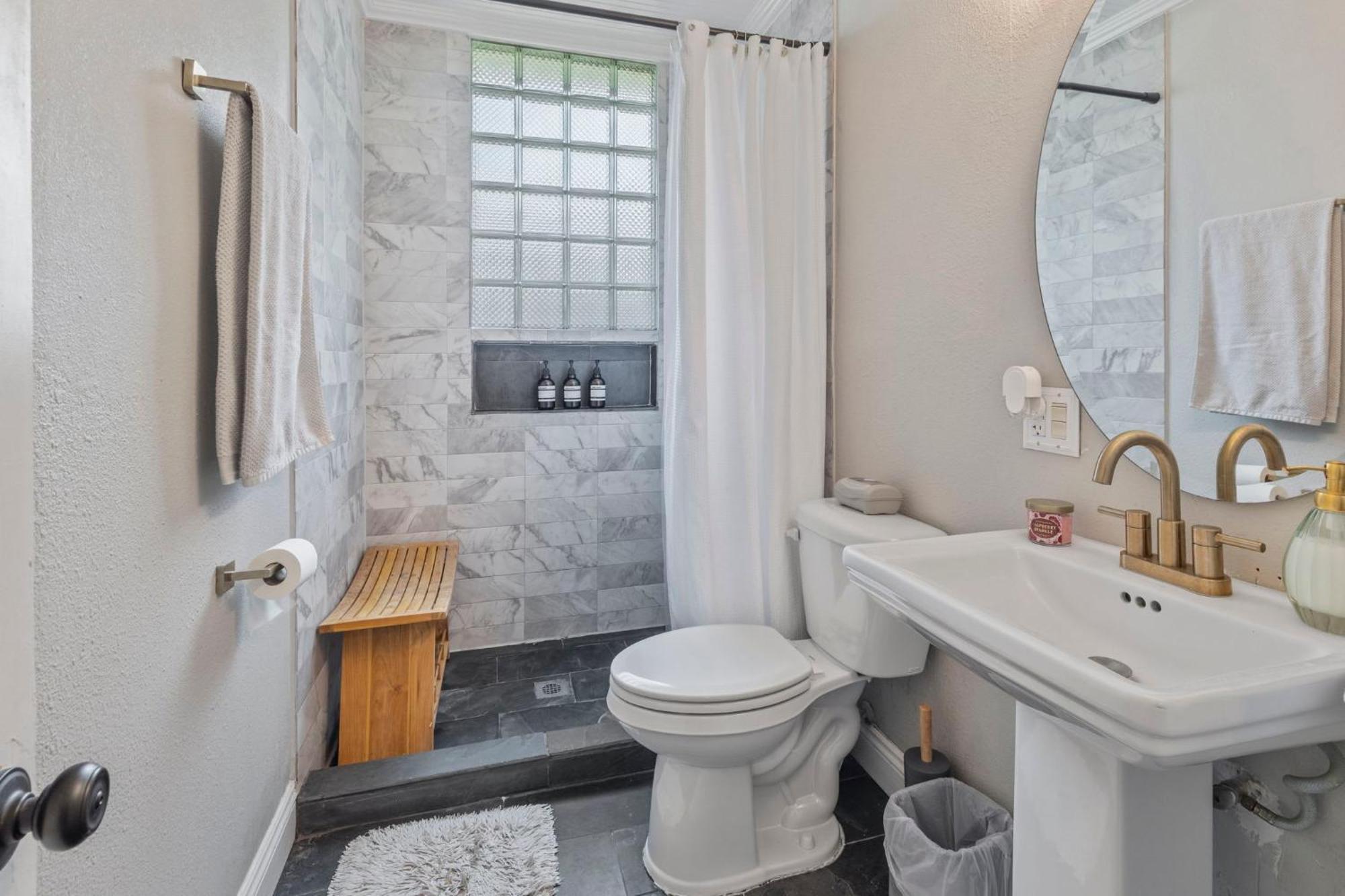 Apartment 1 Bedroom In Downtown Charles La *