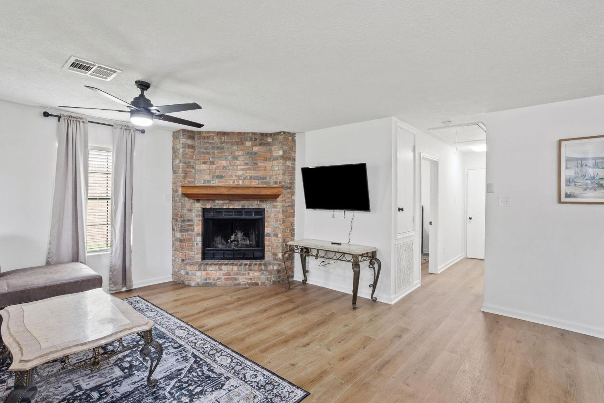 Three Bedroom House In Charles Lake Charles