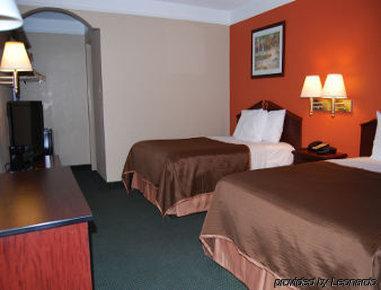Howard Johnson By Wyndham Historic Charles Lake Charles