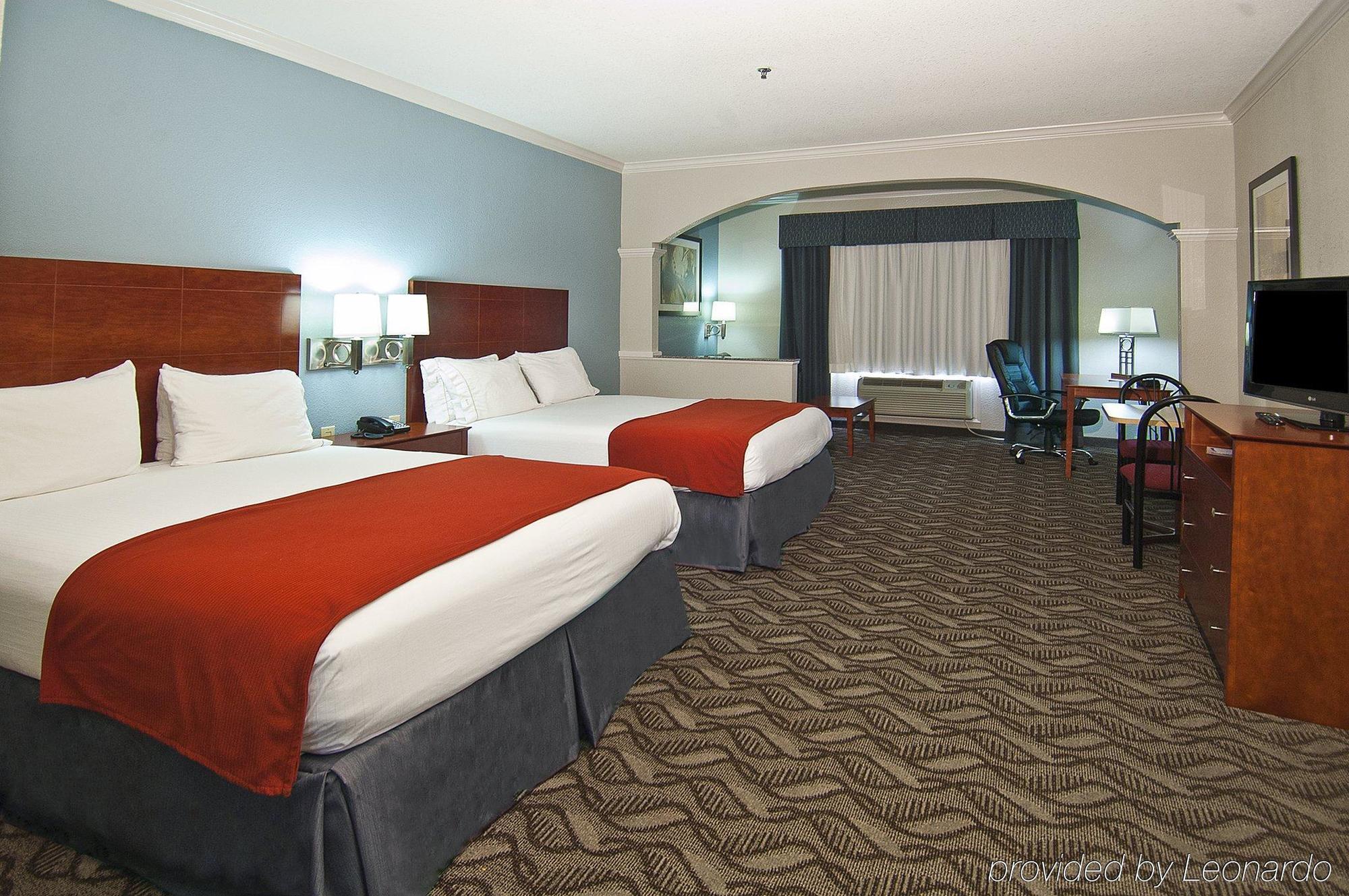 Express And Charles By Ihg Hotel
