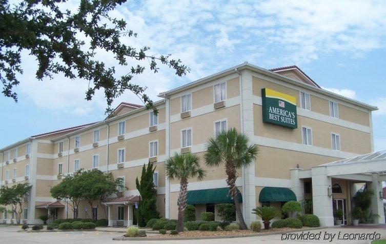 Hotel Quality Suites Lake Charles Downtown