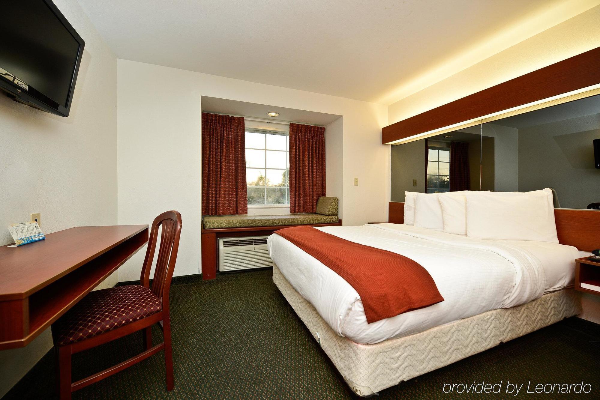 Americas Value Charles Interstate 210 Motel