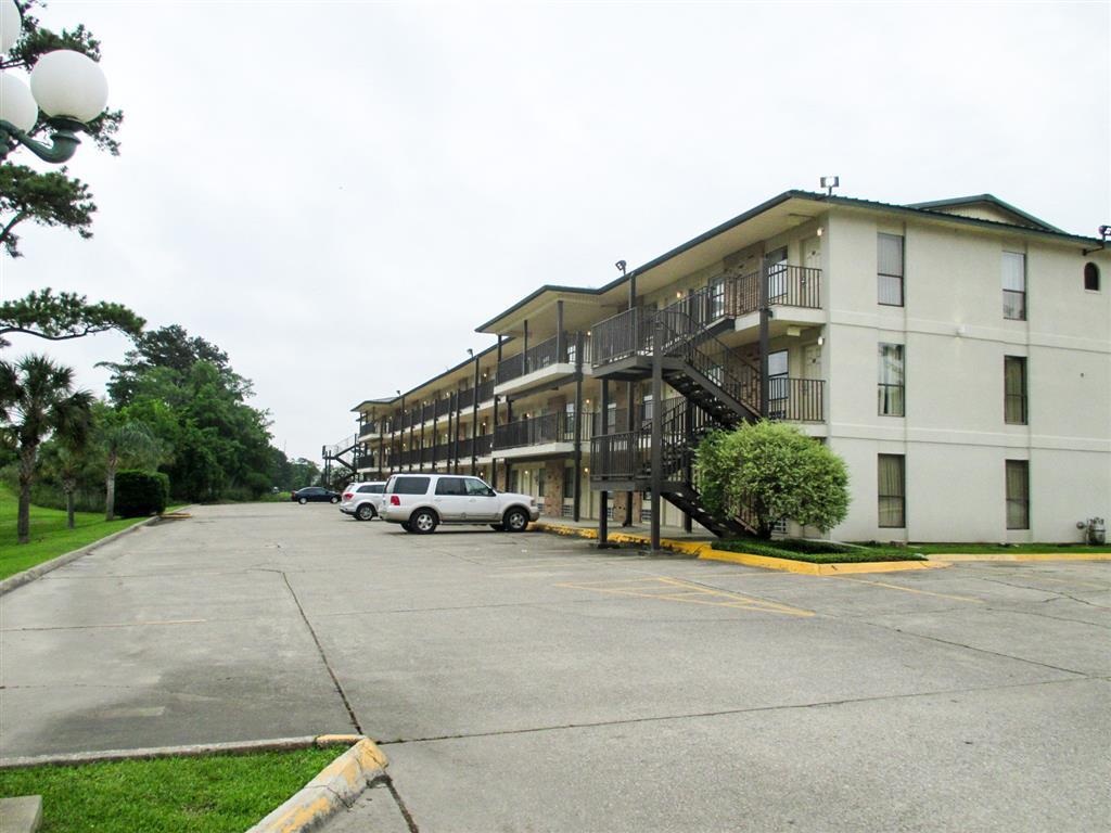 Hotel 6-lake Charles, La - On The Bayou