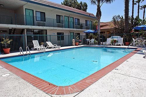Hotel Rodeway & Charles 2*
