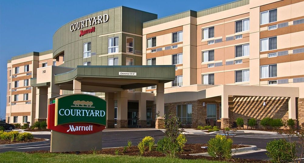 Courtyard Charles 3*