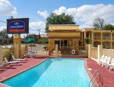 Howard Johnson By Wyndham Historic Charles Hotel Lake Charles