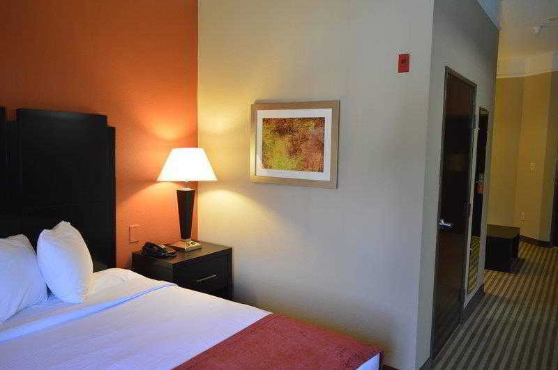 Western & - Charles 3* Lake Charles
