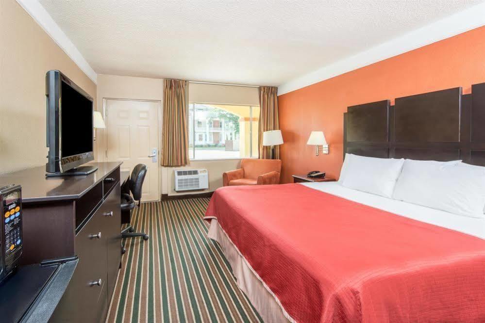 Howard Johnson Express 2*