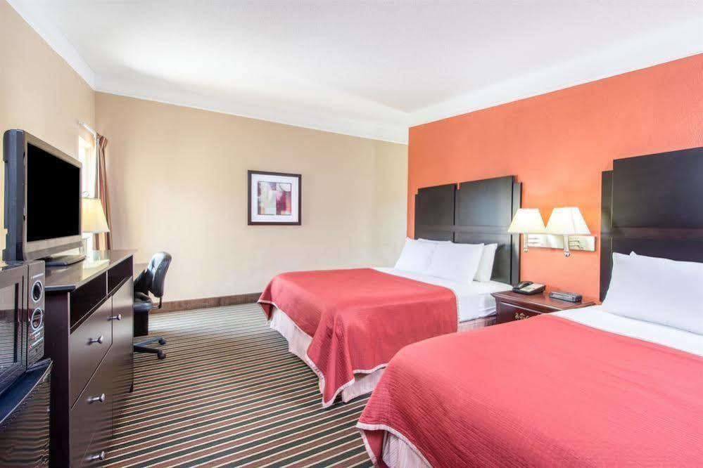 Hotel Howard Johnson Express 2*