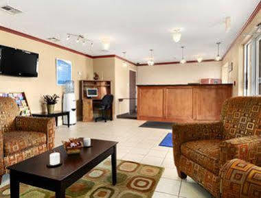 Hotel Super 8 By Wyndham Charles Northeast Lake Charles