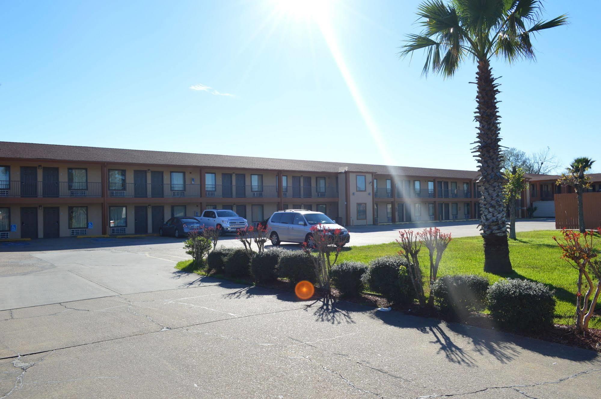 Econo Charles Area Lodge *