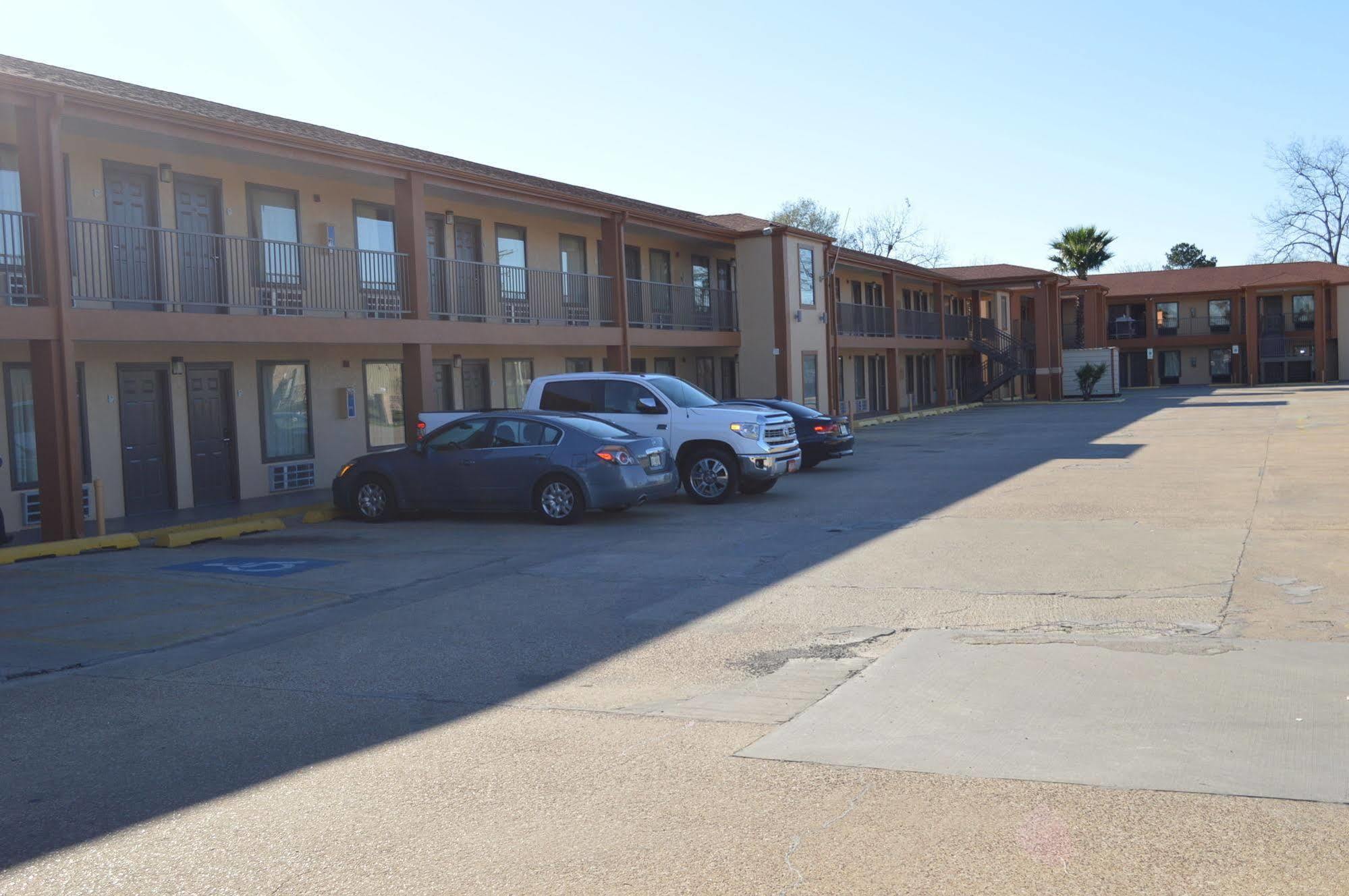 Econo Charles Area Lodge