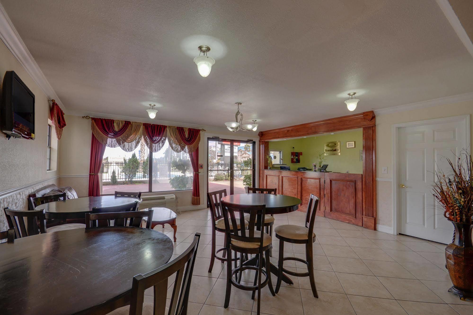 Econo Charles Area Lodge *