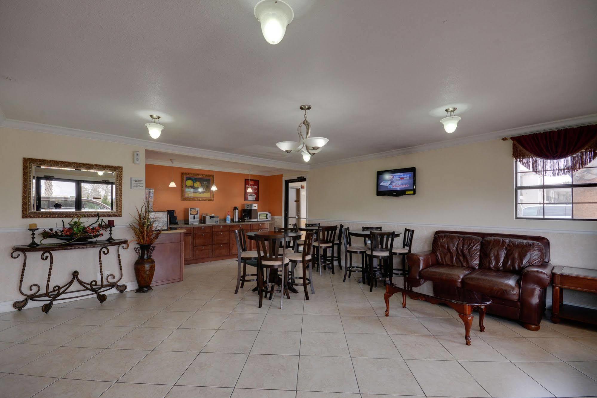 Lodge Econo Charles Area *