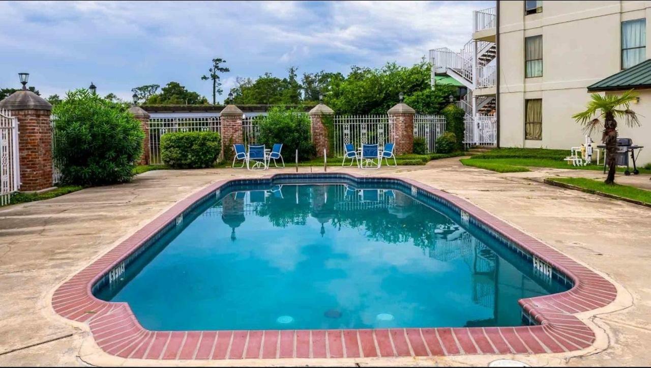 6-lake Charles, La - On The Bayou Hotel 2*