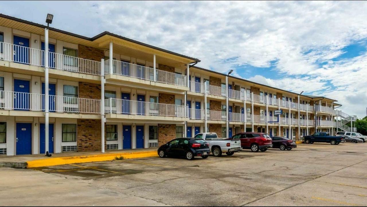 6-lake Charles, La - On The Bayou 2*