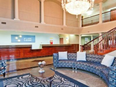 Express And Charles By Ihg Hotel