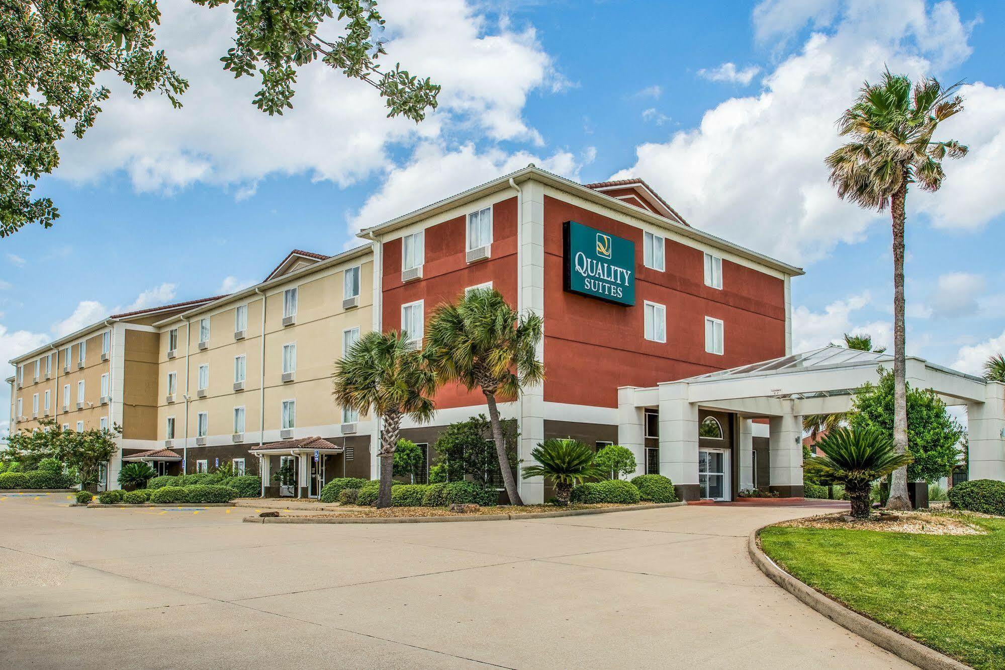 Quality Suites Lake Charles Downtown 3*