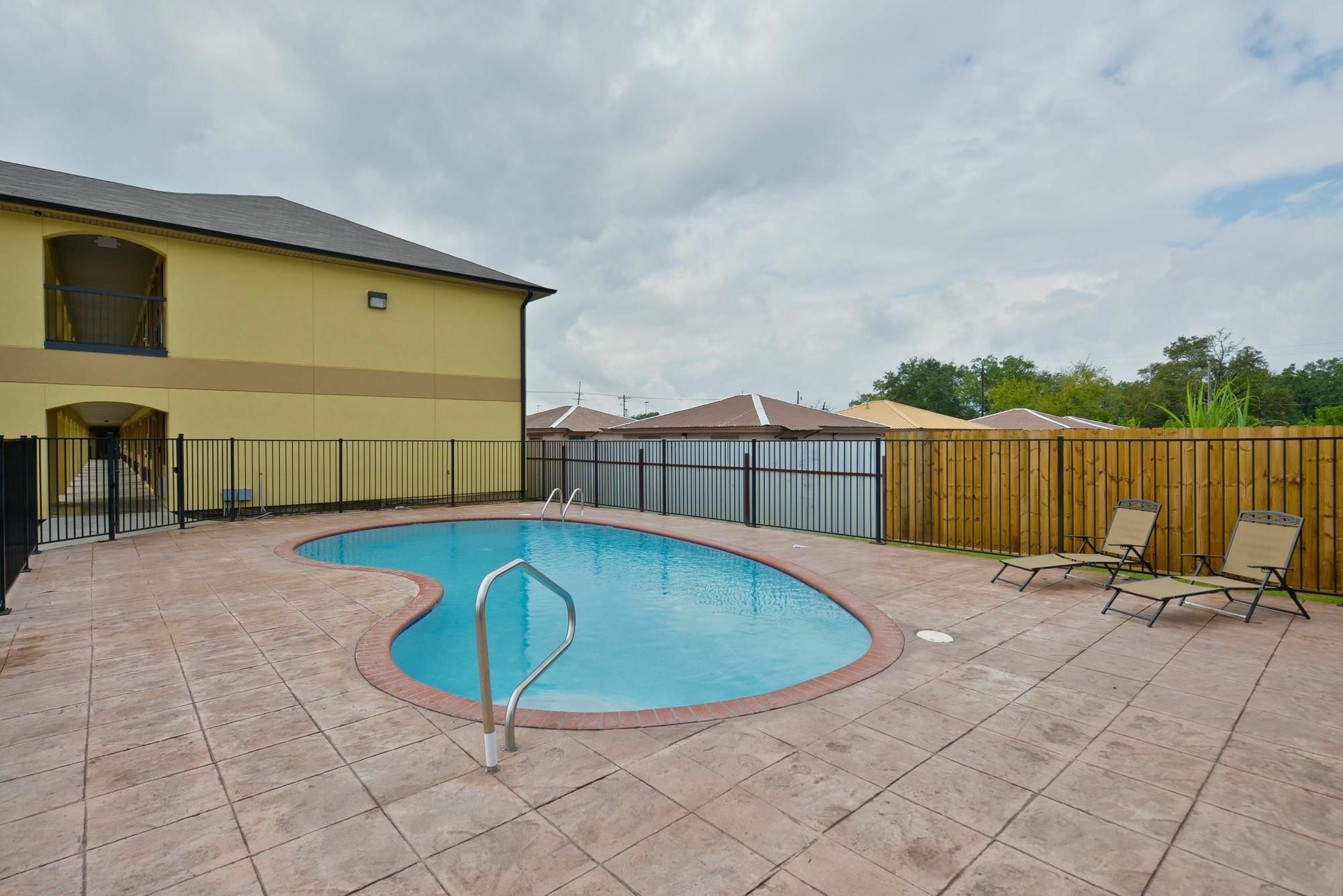 Motel Americas Value Charles Interstate 210 2*
