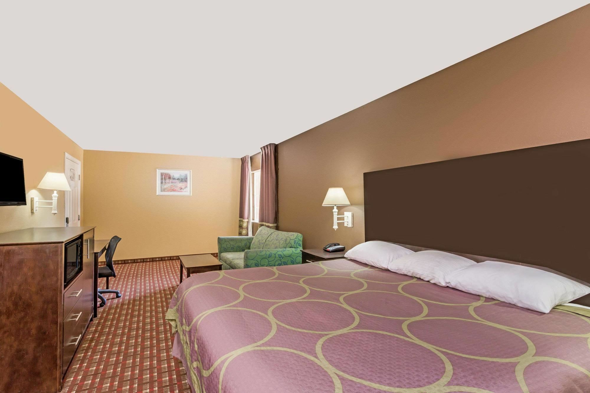 Super 8 By Wyndham Charles Northeast 3*