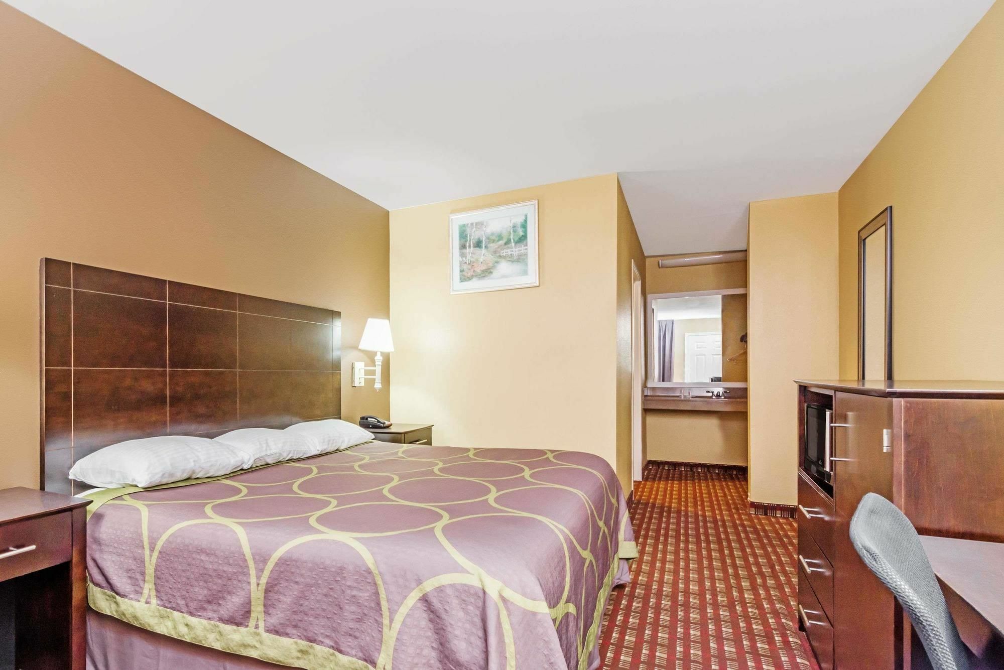 Super 8 By Wyndham Charles Northeast 3*