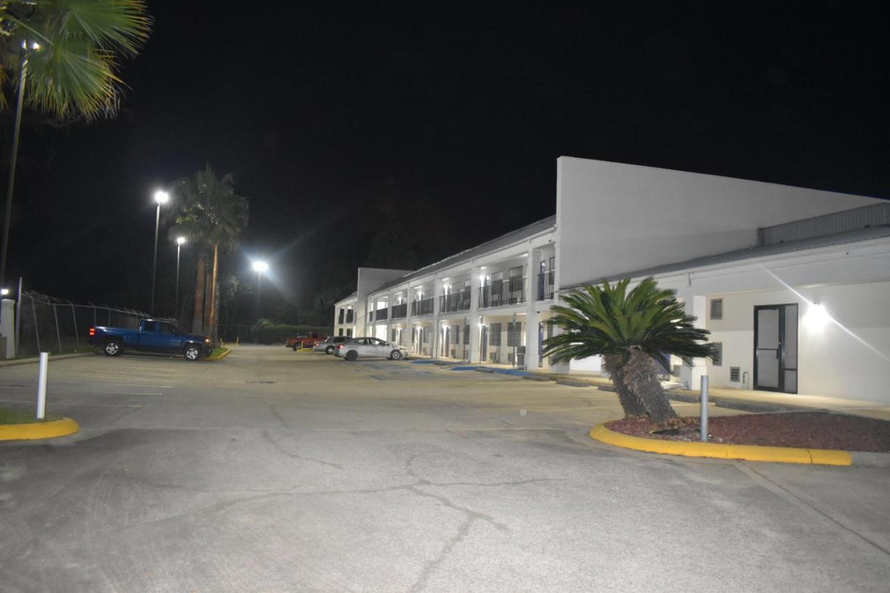6 Charles, La Hotel Lake Charles