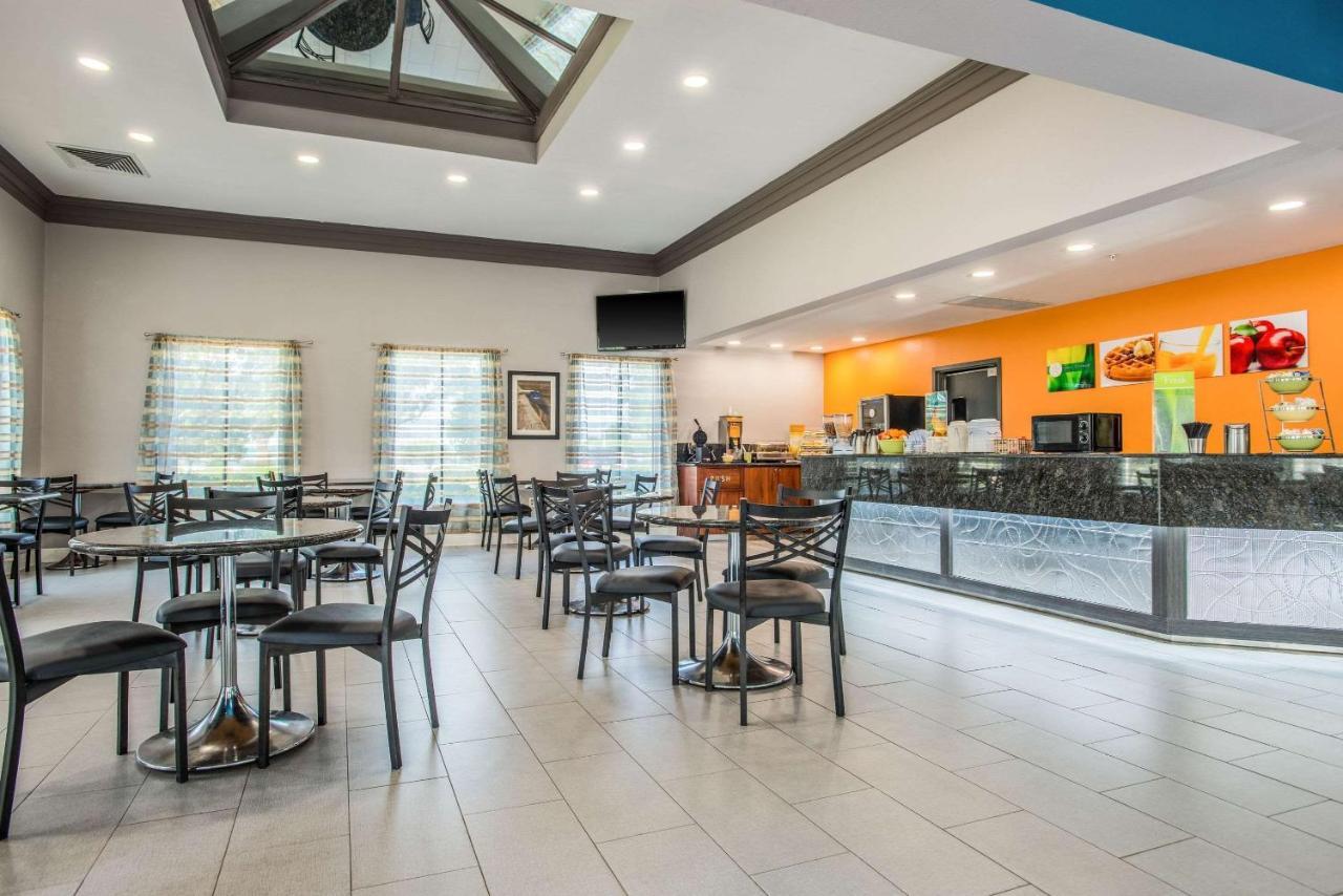 Hotel Quality Suites Lake Charles Downtown