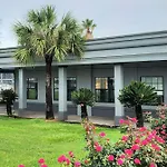 Days Inn By Wyndham Lake Charles