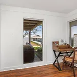 3 Bedroom House On The Lake