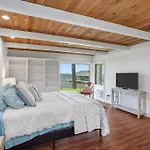 3 Bedroom House On The Lake