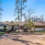 3 Bedroom House On The Lake