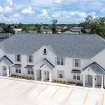 Bright Townhouse Downtown Lake Charles