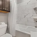Luxury 2 Bedroom Townhouse #4