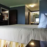 Richmond Suites Hotel