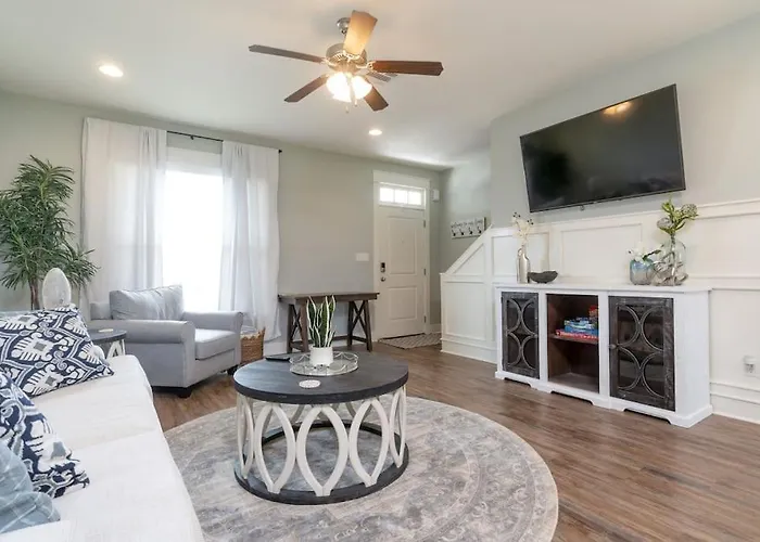 Bright Townhouse Downtown Lake Charles