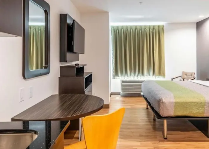 494A Large Room With King Bed And Kitchenette