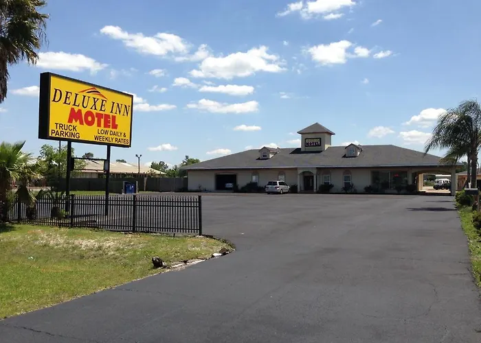 Deluxe Inn Motel